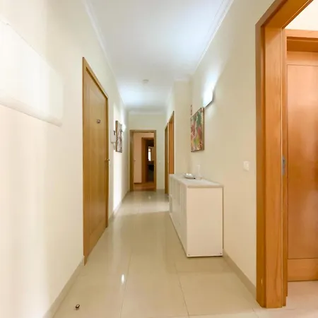Casa Bruna - No Centro Da De Com Piscina, Ar Condicionado E Estacionamento * Lagos