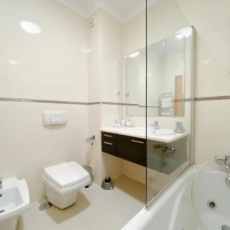 Casa Bruna - No Centro Da De Com Piscina, Ar Condicionado E Estacionamento *