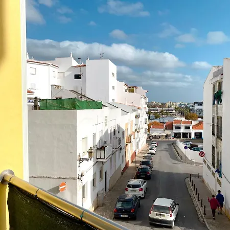 Casa Bruna - No Centro Da De Com Piscina, Ar Condicionado E Estacionamento *